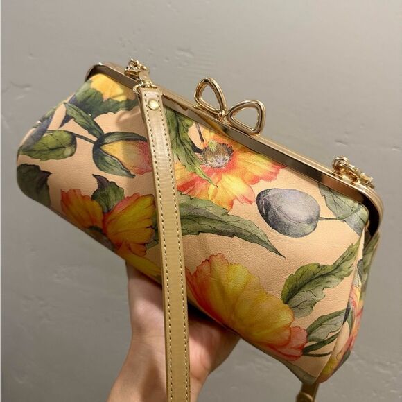 Floral Print Genuine Leather Handmade Unique Bow Kisslock Baguette Bag, 3 Straps - Picture 14 of 16